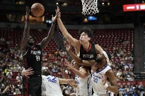 杨瀚森首秀惊艳！美球迷：嘲笑开拓者16位选他？单首秀比弗拉格强