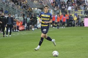 罗马诺：莱奥尼今天将与经纪人前往利物浦，接受体检并签署合同