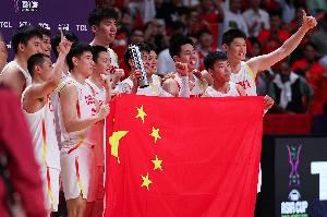 人民日报：十年跌宕 一朝破茧 期待中国红闪耀在亚洲之巅