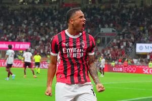 记者：利兹联和奥卡福就个人条款达成一致，米兰暂未同意直接出售