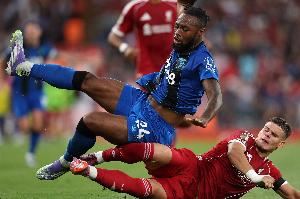 斯洛特：科尔克兹拼抢就像拼命一样，换下他是因为已背负一张黄牌