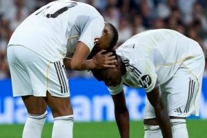 暖心让点！姆巴佩社媒晒与维尼修斯合照：永远与你同在