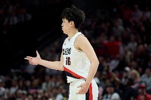 你来我往！媒体人：谁敢想到 有一天杨瀚森能和库里对飚三分