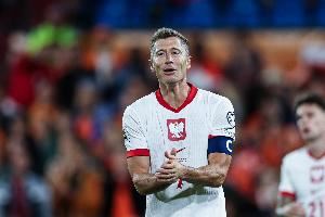 莱万回应年龄质疑：我还能贡献很多 我减少比赛时间对赛季有帮助