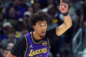 詹姆斯回归球队进攻?海斯:显然那是在你头上增加的另一个怪物